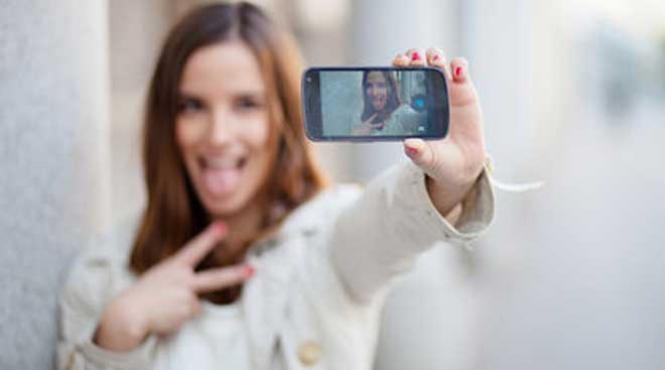 nebunia facebook mai are 6 luni de trait