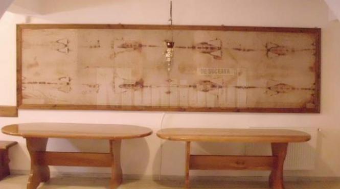 una dintre cele trei copii oficiale ale giulgiului din torino adusa in romania in ce manastire se afla