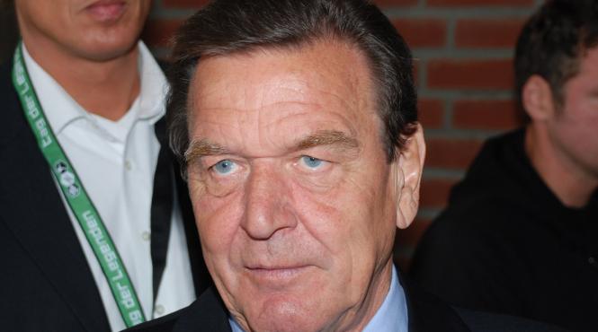 ndr serviciile de informatii americane l au spionat cel putin din 2002 pe fostul cancelar german gerhard schroder