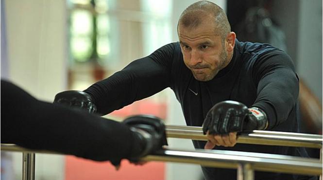 catalin zmarandescu facut ko intr un stil rusinos in anglia