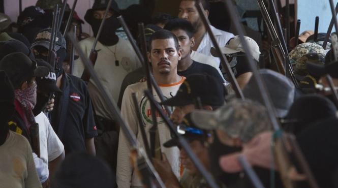 mexic razboi sangeros traficanti droguri fermieri carabina cavalerii templieri corpul de aparare rurala