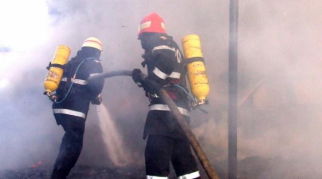 incendiu in centrul vechi flacarile au cuprins parterul si etajul unui restaurant