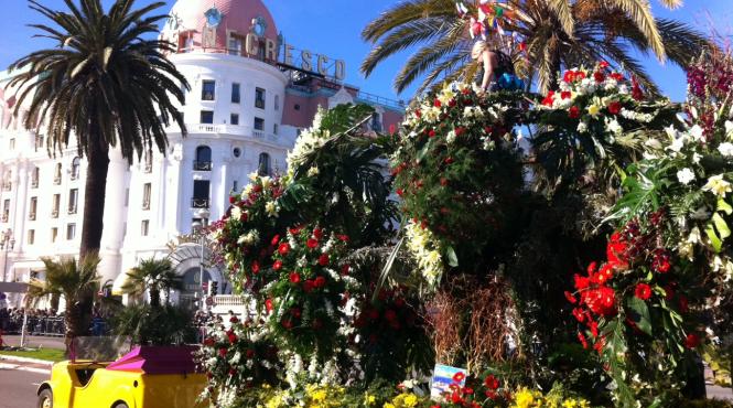 nisa pe sub ferestrele hotelului negresco vor trece din nou carele alegorice ale carnavalului