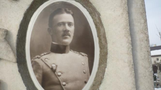 exclusiv la mormantul primului erou aviator militar din istoria romaniei gheorghe caranda