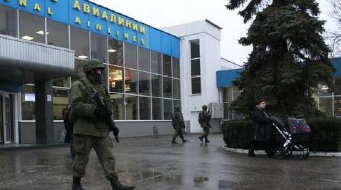 trupele ruse au preluat controlul asupra a doua aeroporturi din crimeea