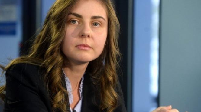 noua sefa a finantelor romaniei castiga lunar in sua 7 833 dolari