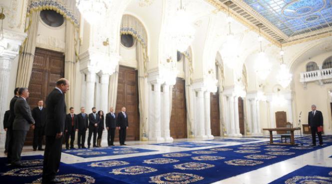 basescu ma impresioneaza numarul de ministri tineri sper ca ponta e mai norocos decat mine