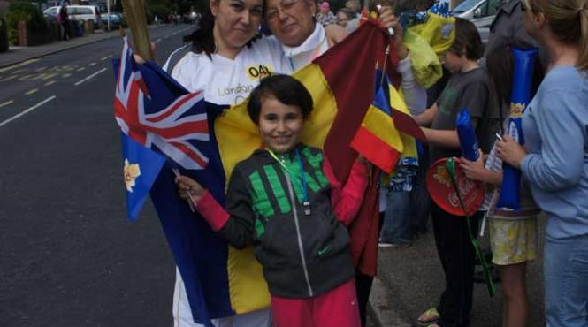 lector univ dr cristina bogdan a pune stapanire pe urechea celuilalt