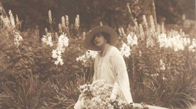 parfumul reginelor romaniei