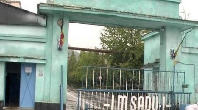 zece angajati de la uzina mecanica sadu intre care i un fost director condamnati la inchisoare cu suspendare