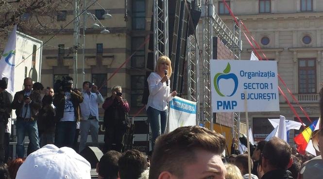 nutzy cu blugi rupti conduce partidul cinetic la lupta cea mare