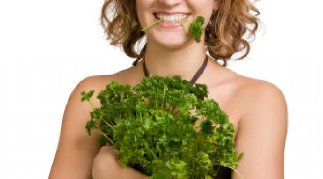 11 motive pentru care e bine sa mananci patrunjel afla ce beneficii aduce sanata ii