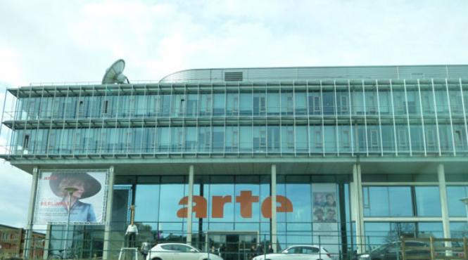 cum reuseste sa dezbine un documentar arte presa germana in pro si contra gurlitt