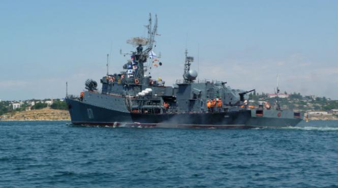 nava de razboi ucraineana luata cu asalt de persoane inarmate