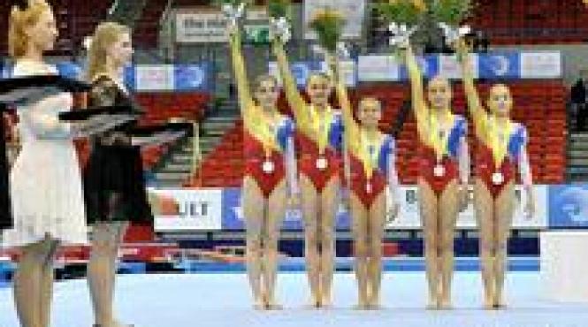 gimnastica echipa de junioare a romaniei medaliata cu argint in italia