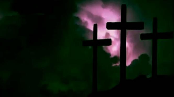 o romanca vorbeste cu mortii dupa ce a cazut dintr un copac video