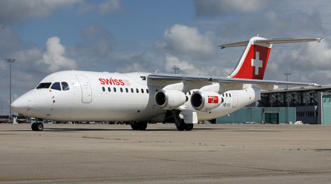 probleme la motor pentru un avion al companiei swiss la decolare pasagerii evacuati patru raniti