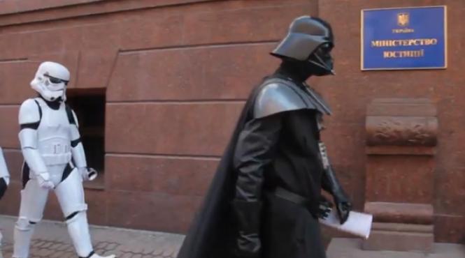 de la iulia timosenko la darth vader 24 de candidati in lupta pentru presedintia ucrainei