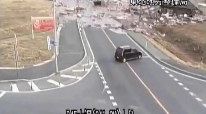imagini nemaivazute cu valul tsunami care a devastat nord estul japoniei video