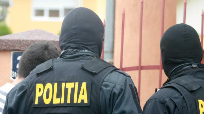 descinderi in mehedinti seful politiei mehedinti si cel al consiliului judetean suspecti intr un dosar de coruptie