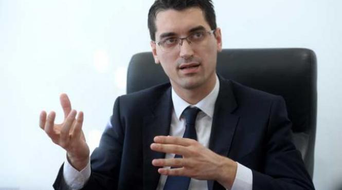 burleanu aduce razboaiele politice in fotbal