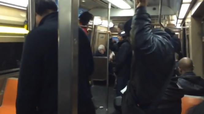 ce se intampla cand un obolan patrunde in vagonul unui metrou la new york reac ia calatorilor viral pe internet video