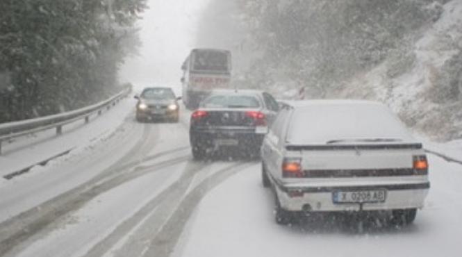 ninsorile abundente ingreuneaza traficul intre vatra moldovitei si sucevita vezi cum se circula in ara
