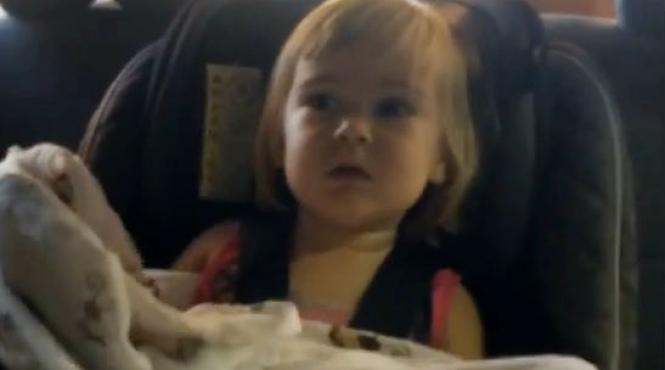 o feti a intra pentru prima data intr o spalatorie auto vezi reac ia micu ei cand ma ina intra in tunelul cu perii video