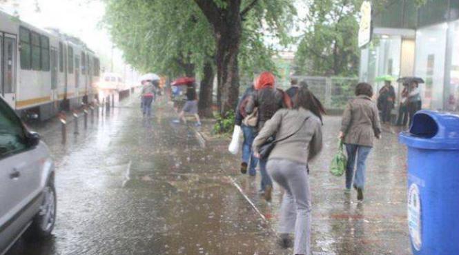 anm a emis o informare de vreme rea va ploua in toata tara iar la munte va ninge timp de trei zile