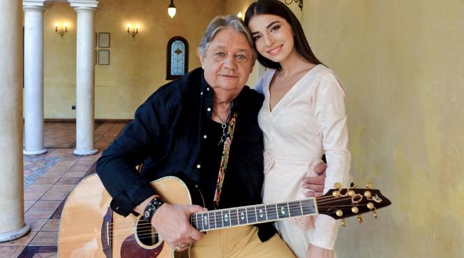 intre folk si jazz cu cioculet alexandra in postul pastelui alexandra usurelu si mircea vintila canta la palatul ghika