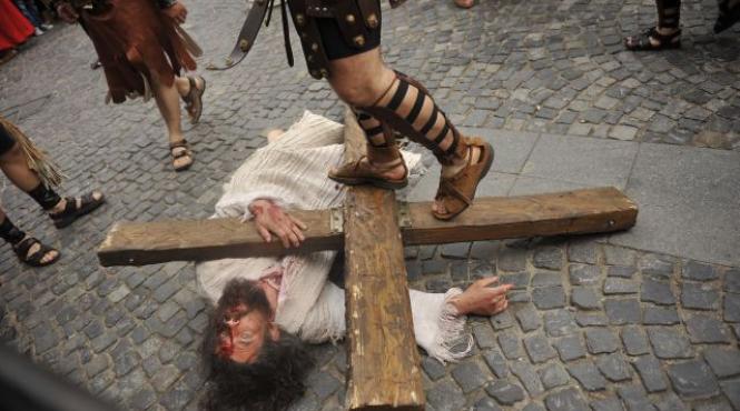 drumul crucii reconstituit in mod simbolic in centrul capitalei galerie foto