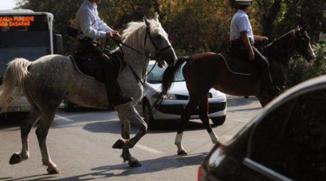 patrulele calare ale politiei locale vor avea trasee intre marile biserici din bucuresti in noaptea de inviere