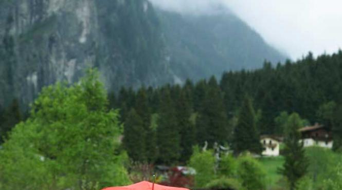 vremea rea a tinut turistii in camere de pasti