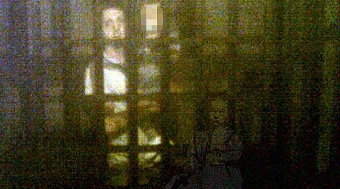 au incremenit cand au vazut asta ce au descoperit doi tineri in fotografiile facute intr un muzeu din marea britanie video