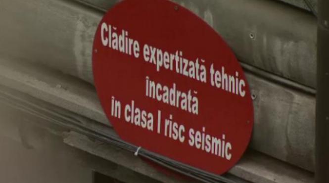situatia cladirilor cu bulina rosie din capitala cate imobile incadrate in clasa i de risc seismic au fost consolidate