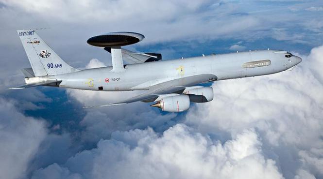 un avion radar francez patruleaza deasupra romaniei