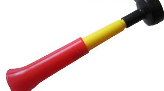 diabolica va lua locul vuvuzelei in tribunele stadioanelor mondialului brazilian