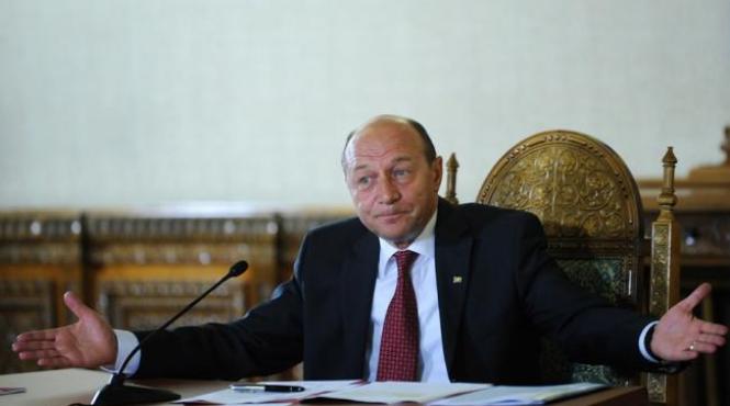 basescu din obisnuinta de a plagia ponta a reusit sa puna in clipurile electorale imagini din ucraina si belarus