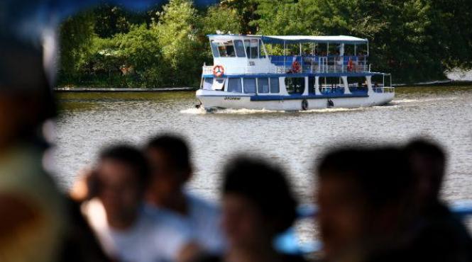 concerte in parcuri si plimbari cu gratuite cu vaporasul pe lacul herastrau