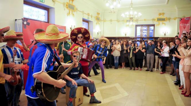 cand publicul de teatru pleaca fericit acasa