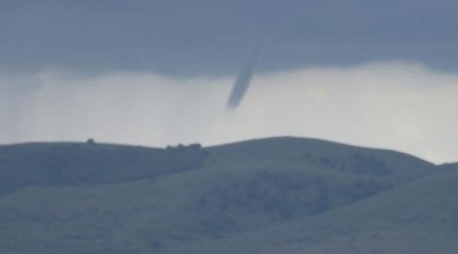 formarea unei tornade filmata in muntii macinului video