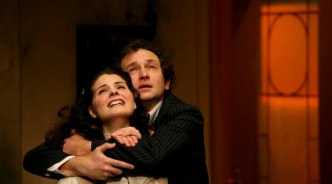 dan puric daca vrei sa cuceresti un popor nu trebuie sa vii cu armata peste el este suficient sa i tai radacinile si privirea spre cer