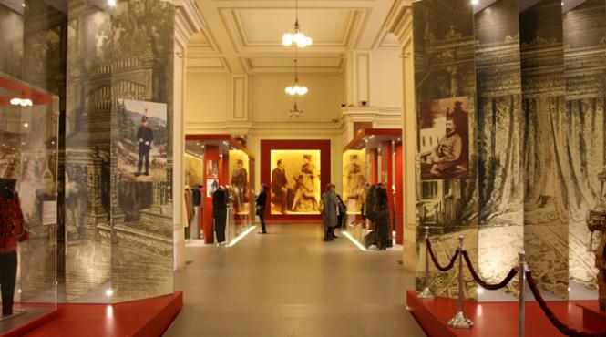 haina il face pe om o calatorie in istoria costumului romanesc