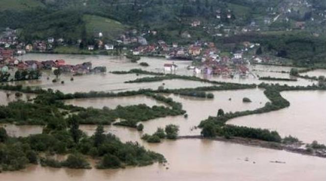 peste un sfert din populatia de patru milioane de locuitori a bosniei este afectata de inundatii