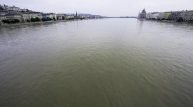 viitura pe dunare digurile de pe sectorul gruia giurgiu au intrat in a doua faza de aparare cote de inundatii depasite la sapte statii