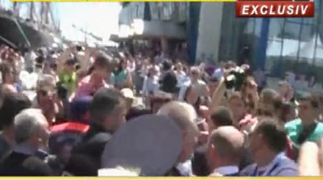 cine este barbatul care l a scuipat pe basescu in portul constanta