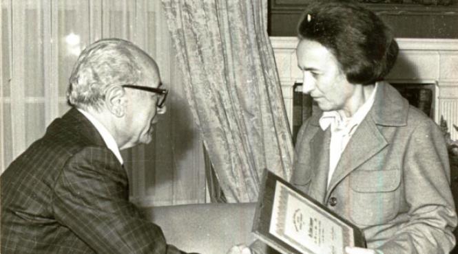 exclusiv elena ceausescu zeci de titluri si premii acordate de institutii stiintifice importante ale lumii