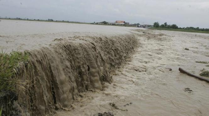 alerta dunarea a depasit cota de atentie si a inundat faleza din galati