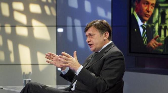 sir graham watson fie antonescu si a pierdut mintile fie a fost mituit