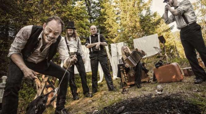 vultures industries live in club fabrica